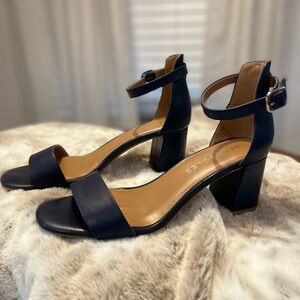 Aerosoles Navy Blue Block Heels Size 7 medium